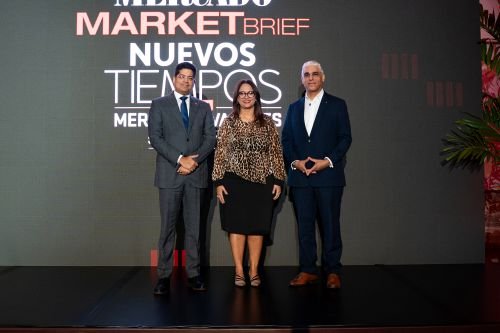 Reconocen al Grupo Universal en Mercado de Valores Summit