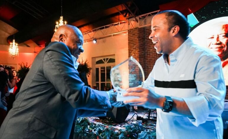 Refidomsa reconoce a 51 colaboradores que han construido su historia con décadas de servicio