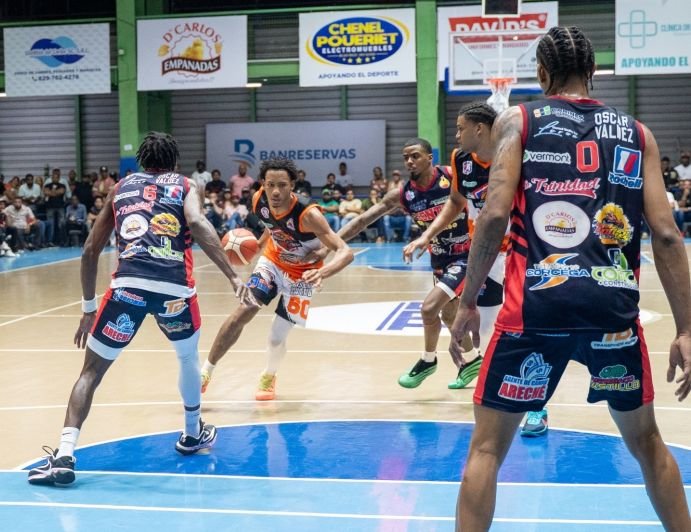 Savica y Antonio Guzmán ganan en semifinales del TBS Higüey