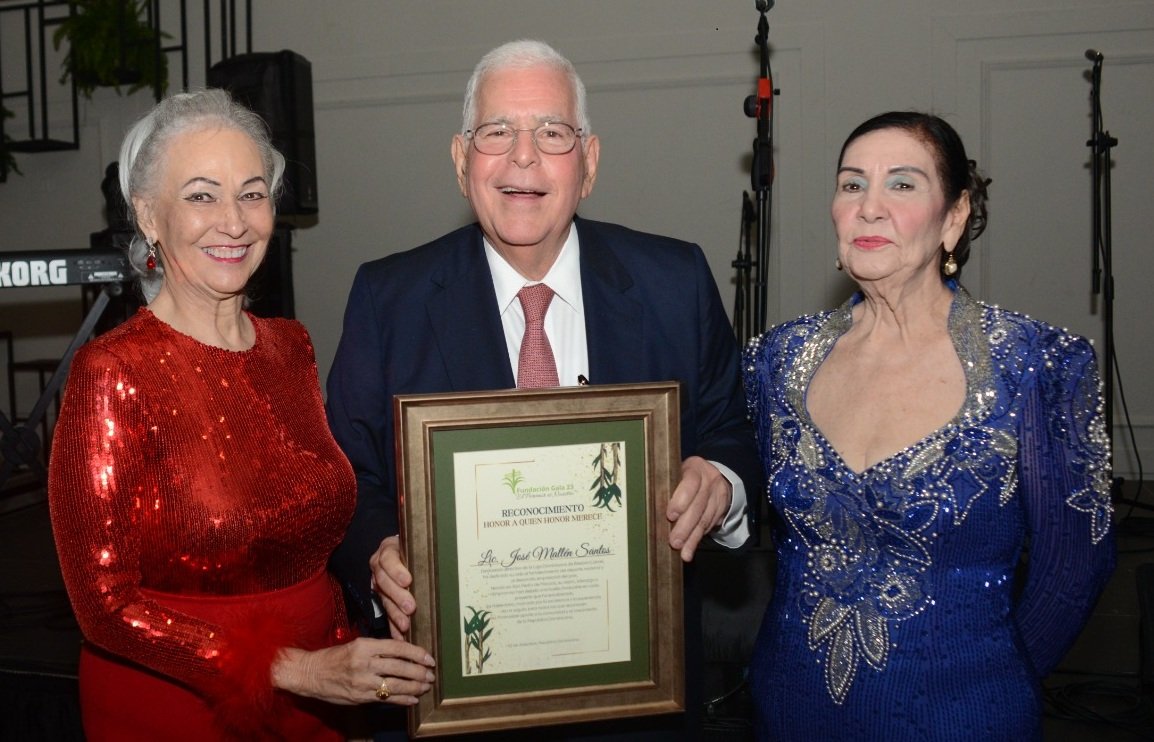 SPM: Fundación reconoce con placa a empresario José Mallén