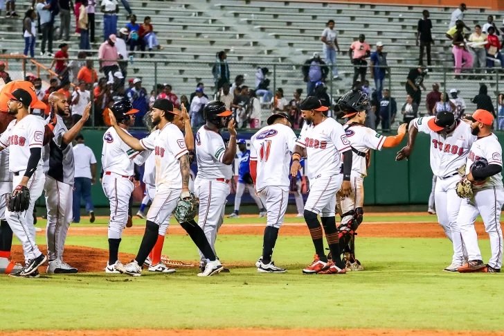 Toros dificultan clasificación al Licey; Aguilas y Gigantes ganan