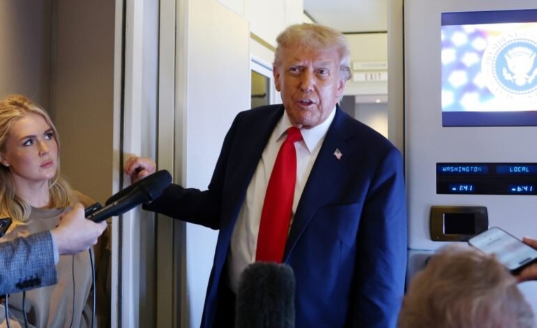 Trump pide cancelar licencias a televisoras que le son críticas