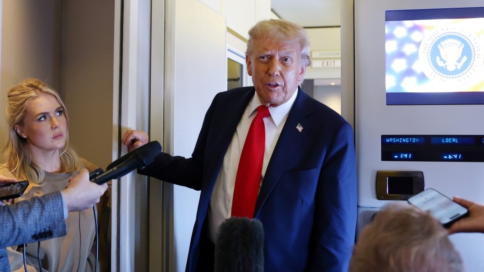 Trump pide cancelar licencias a televisoras que le son críticas