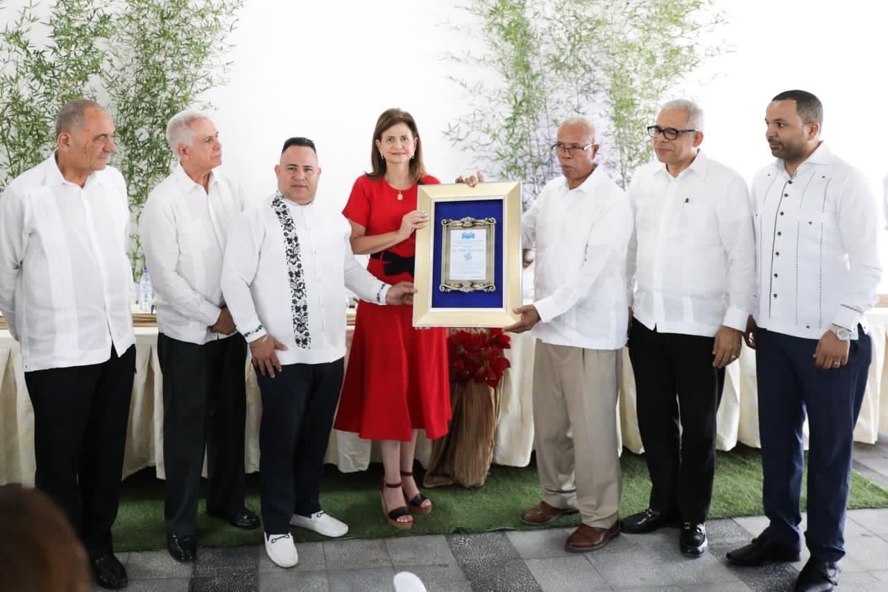 Vicepresidenta de RD almuerza con líderes cristianos del Cibao
