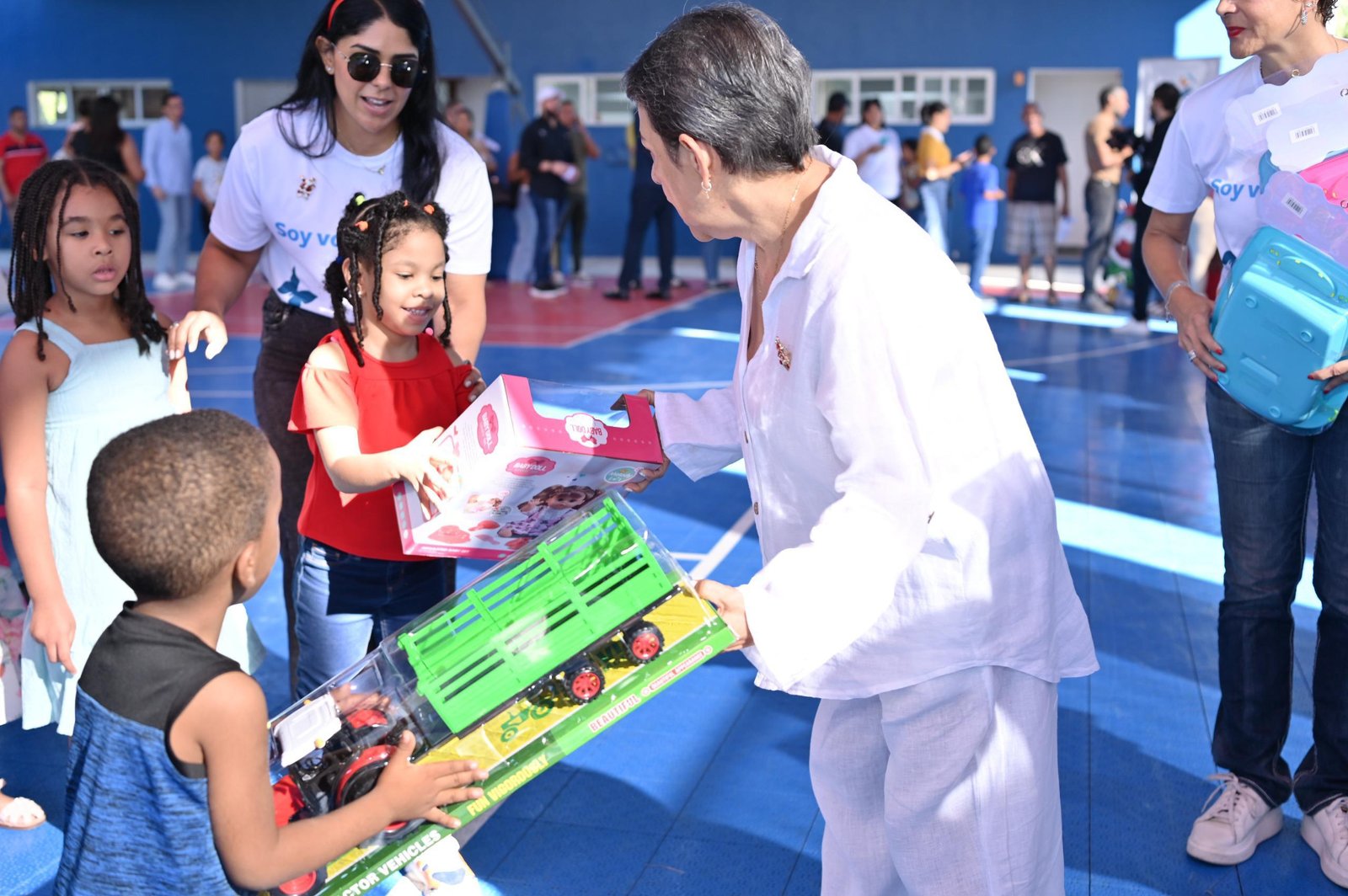 Voluntariado Banreservas celebra la Navidad con jornada de entrega de juguetes en la zona norte