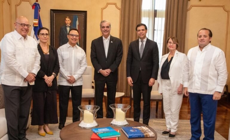 Abinader recibe a Michel Camilo y directivos del Berklee College