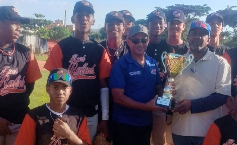 Academia Rafael Báez se corona campeón béisbol provincia SD