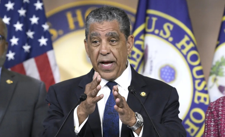 Adriano Espaillat critica acción militar Trump contra Venezuela