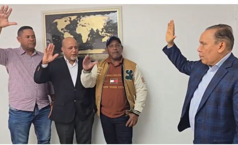 BAHORUCO: Radhamés Jiménez juamenta nuevos miembros FP