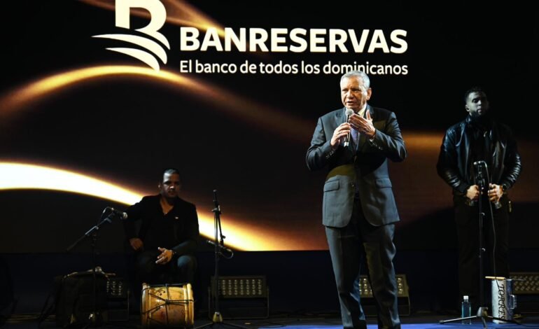 Banreservas rinde homenaje póstumo a José Cestero en el Teatro Real de Madrid durante FITUR 2026