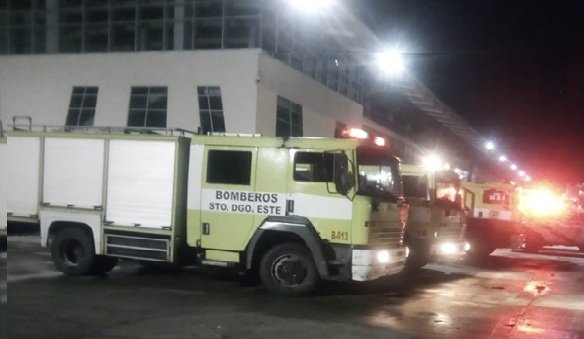 Camión cae al mar puerto Sans Souci; no se reportan heridos