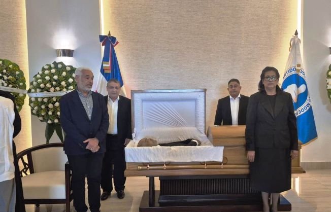 Comisión del PLD acude al velatorio Ramón Albuquerque