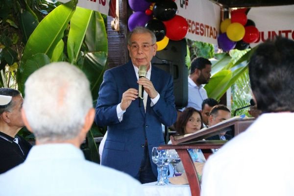 Danilo Medina atribuye crisis económica a mala gestión PRM