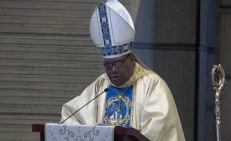 Dice servidores públicos están «para servir a los más debiles»