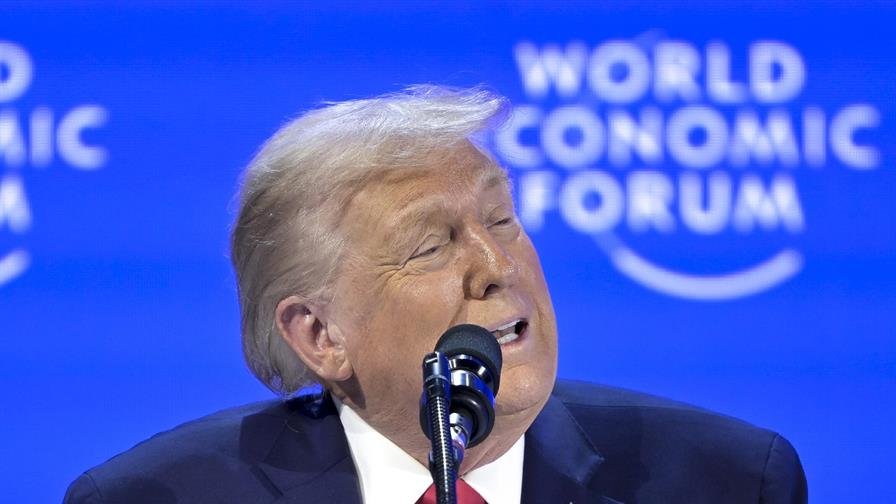 Donald Trump dice que EE. UU. «mantiene el mundo a flote»