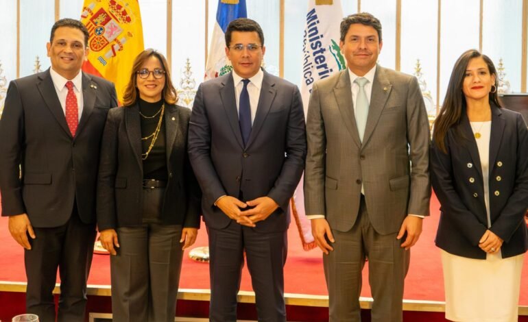 El BHD proyecta inversiones en la RD tras presencia en FITUR