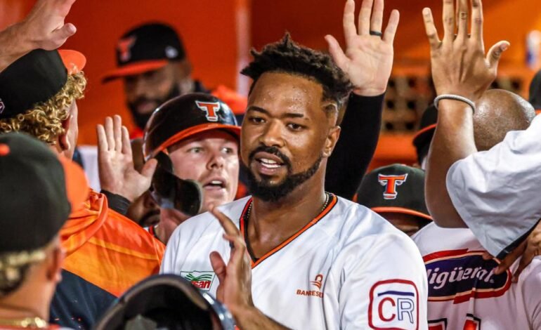 Eloy Jiménez electo el Jugador Más Valioso semifinal de Lidom