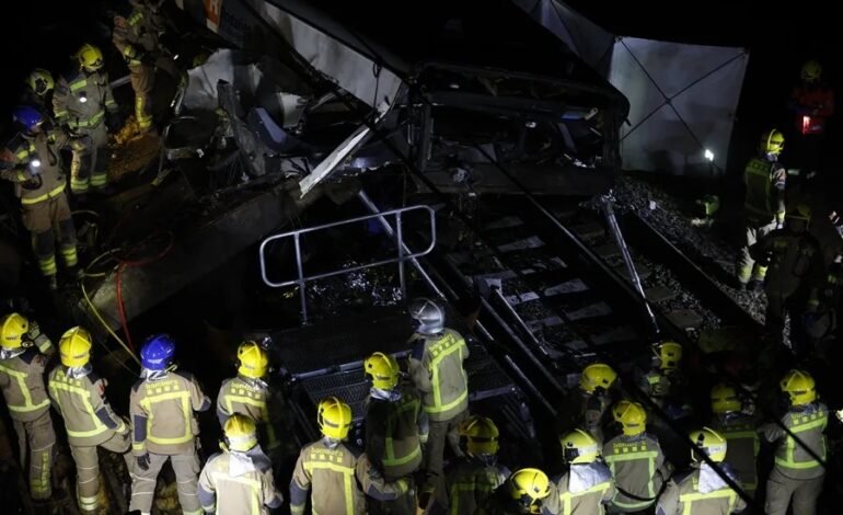 ESPAÑA: 1 muerto y 37 heridos al chocar un tren en Barcelona