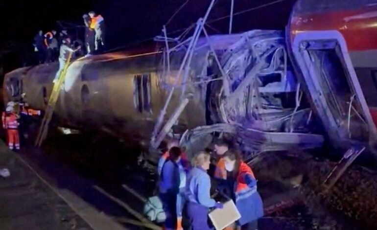 ESPAÑA: Al menos 21 muertos accidente trenes alta velocidad