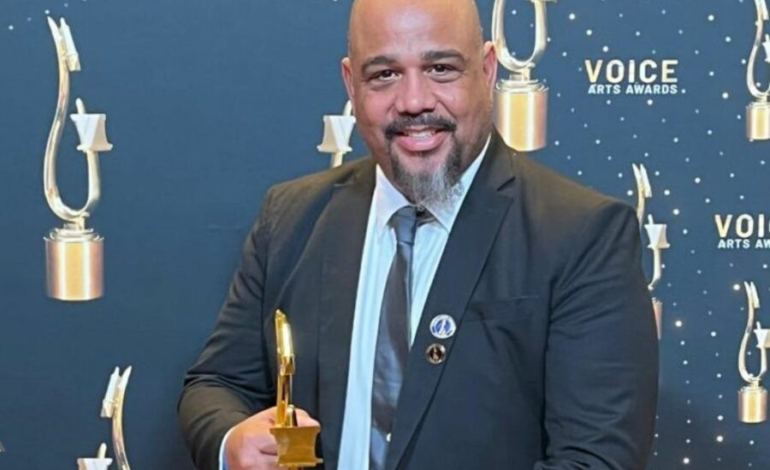 EU: Locutor dominicano gana dos estatuillas en premio SOVAS