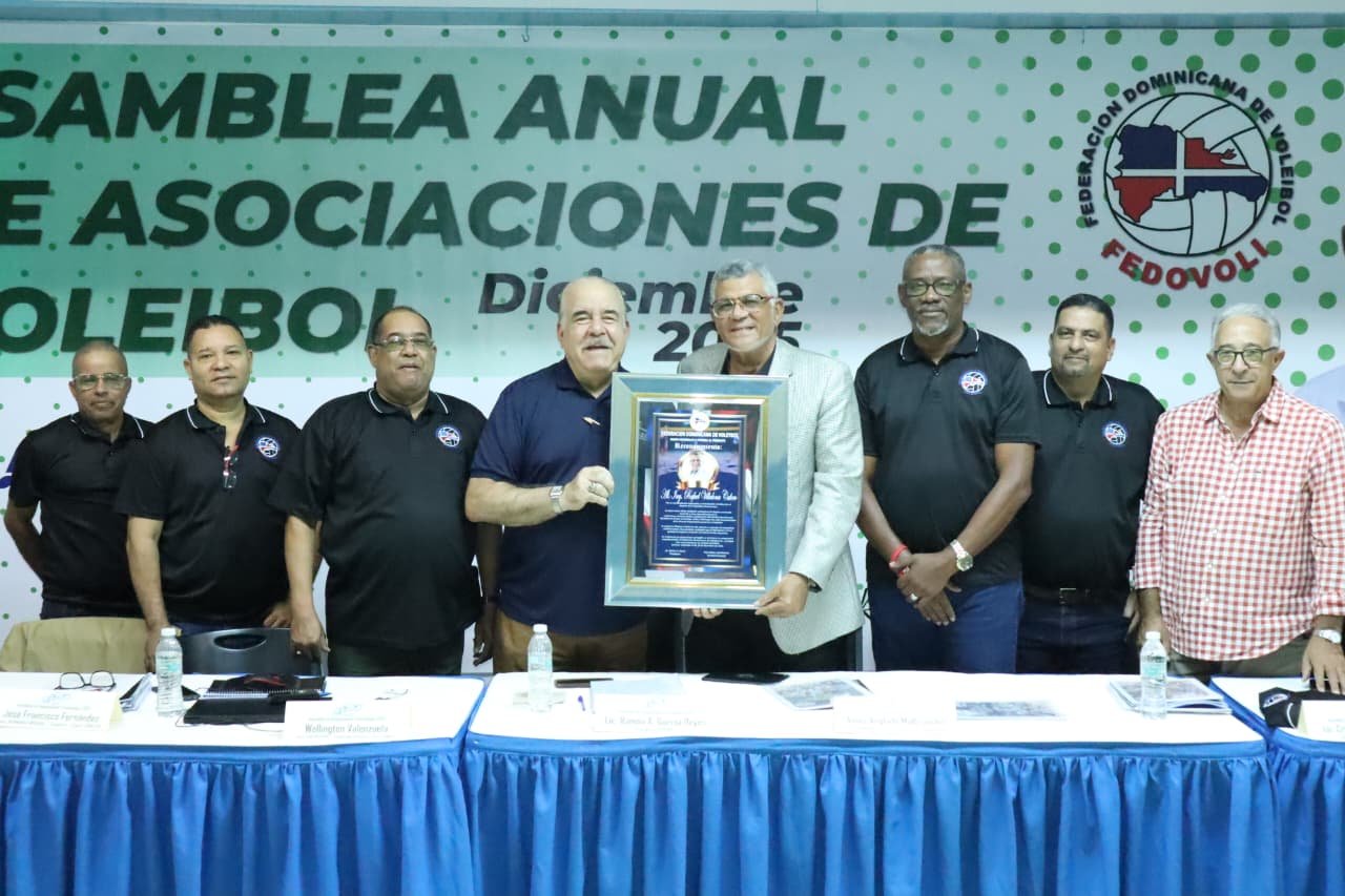 FEDOVOLI continúa fomento del deporte de la malla alta en RD