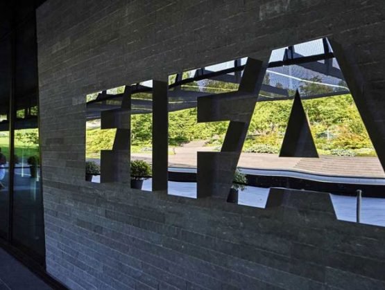 FIFA dona 50,000 dólares y 10 mil balones para fútbol infantil