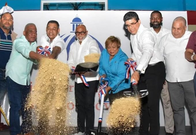 Gobierno anuncia remodelación del Club Deportivo Los Mina