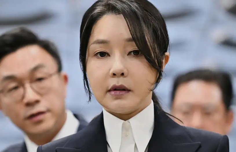 Imponen 20 meses cárcel a ex primera dama Corea del Sur