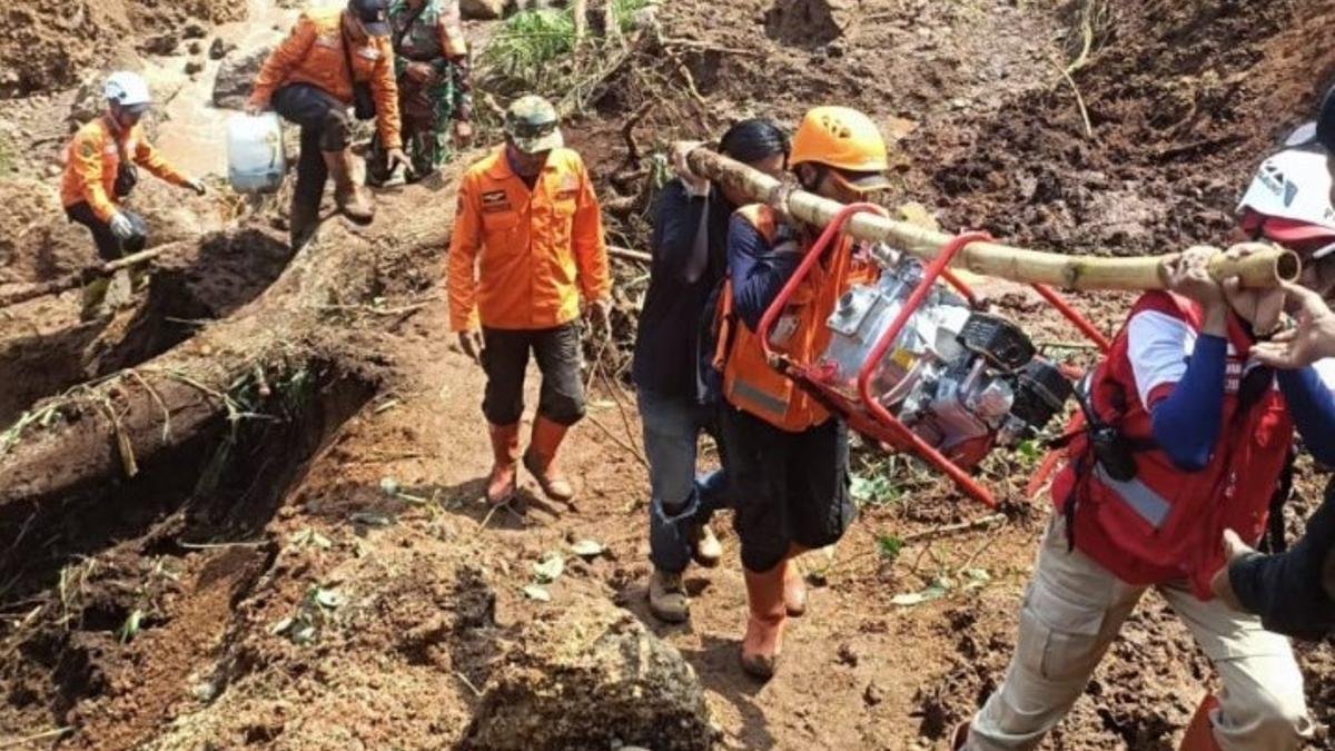 INDONESIA: Aumentan a 70 los muertos por avalancha de tierra