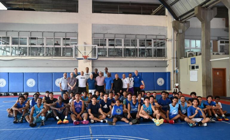 Inmortal Tito Horford lleva clínicas basket al Club Naco