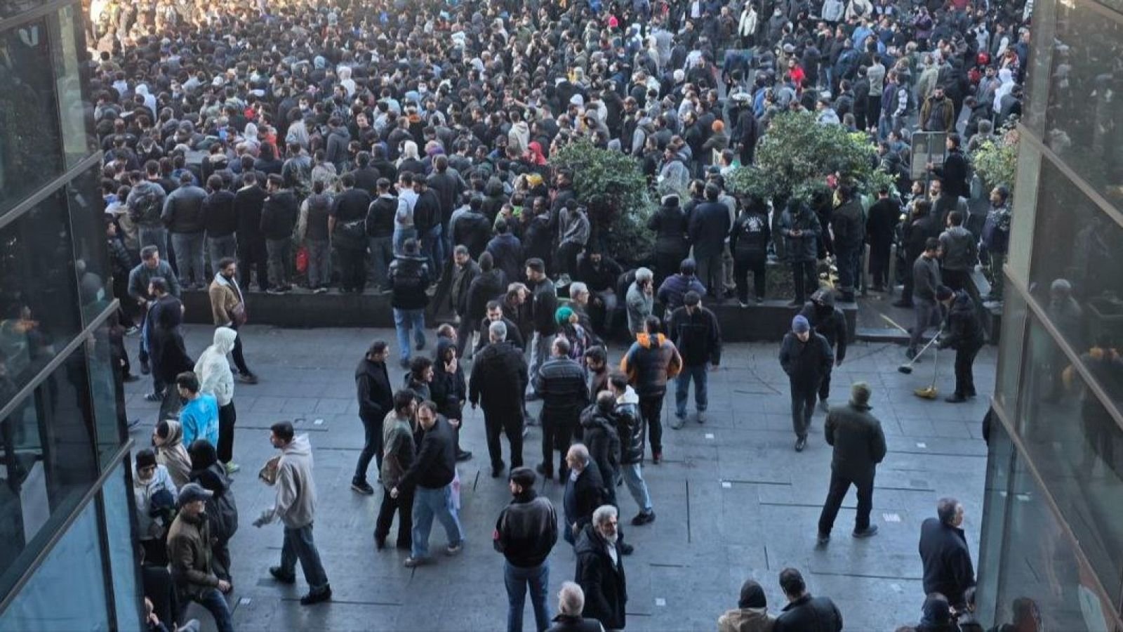 IRAN: Al menos 29 muertos en protestas por crisis económica