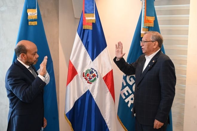 Juramenta a Luis Valdez en Seguros Banco de Reservas