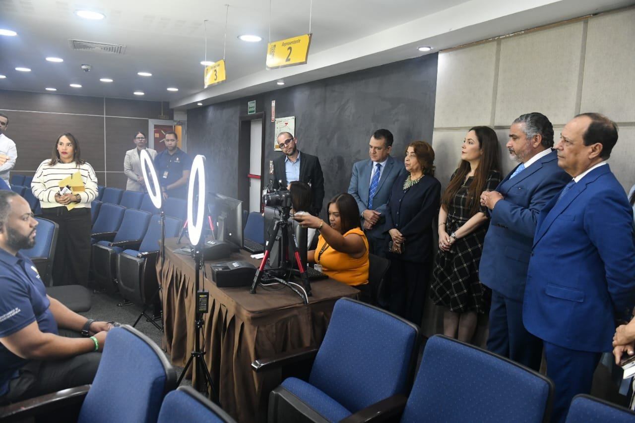 La JCE entregará hoy primera cédula al presidente Abinader