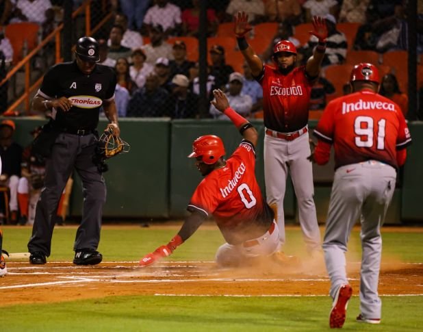 Leones vuelven a vencer a los Toros y colocan serie final 2-0