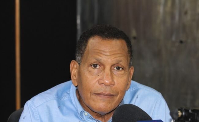 Llama Danilo tomar buche de agua antes de hablar Gobierno