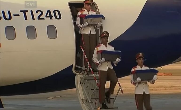 Llegan a Cuba los restos de 32 militares muertos en Caracas