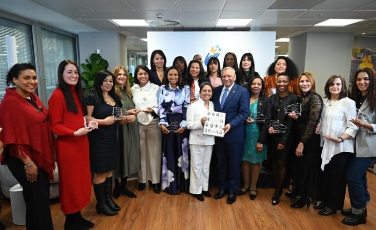 MADRID: Voluntariado Banreservas pone libro en circulación