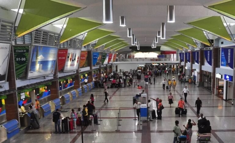 Más de 30 vuelos cancelados en AILA por tormenta en EE.UU