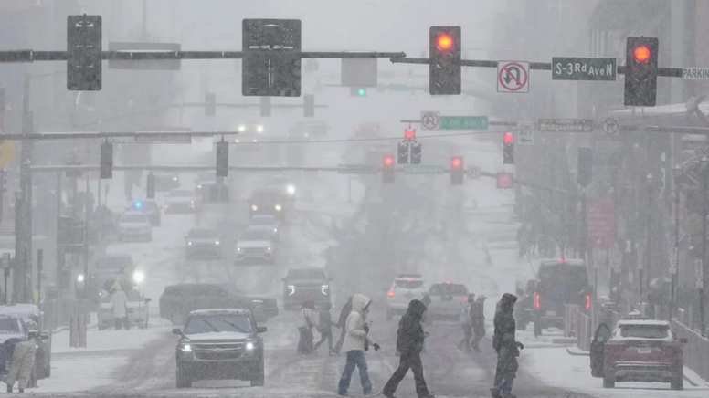 Megatormenta ártica paraliza a EU y pone en alerta a 37 estados