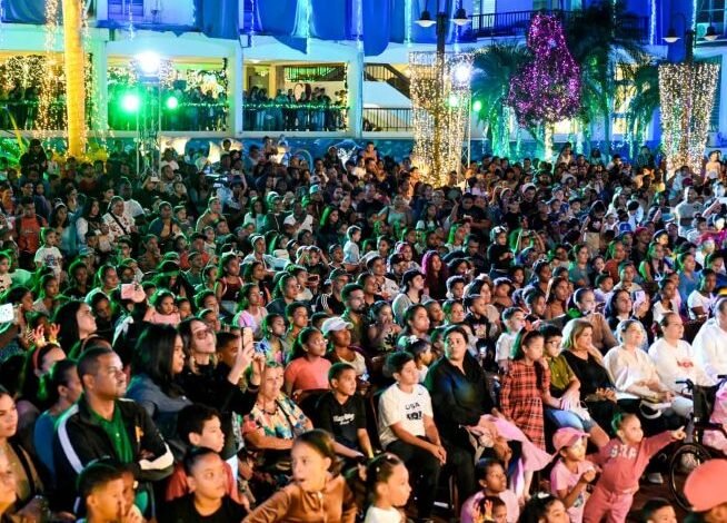 Miles de personas visitaron el recorrido navideño de Santiago