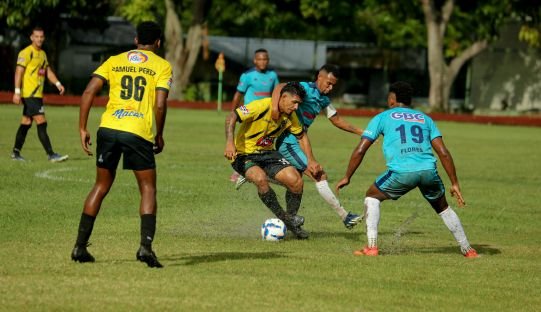 Moca se impone a Salcedo en la Liga Dominicana de Fútbol