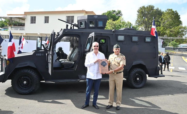 Presentan primer vehículo blindado diseñado en la RD