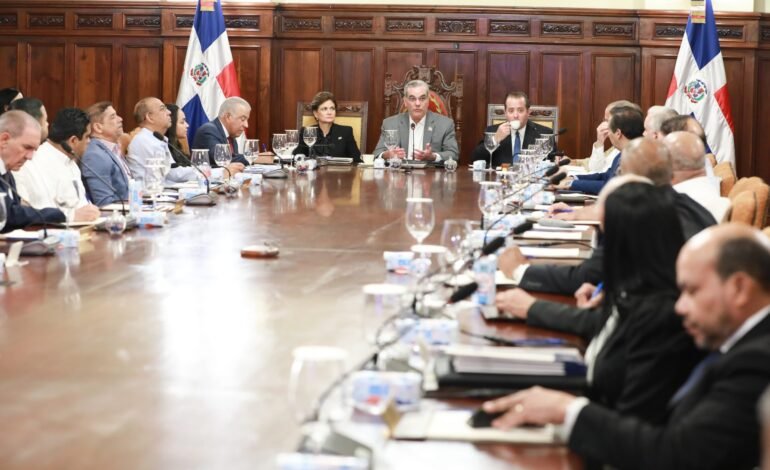 Presidente convoca Consejo de Ministros para próximo domingo