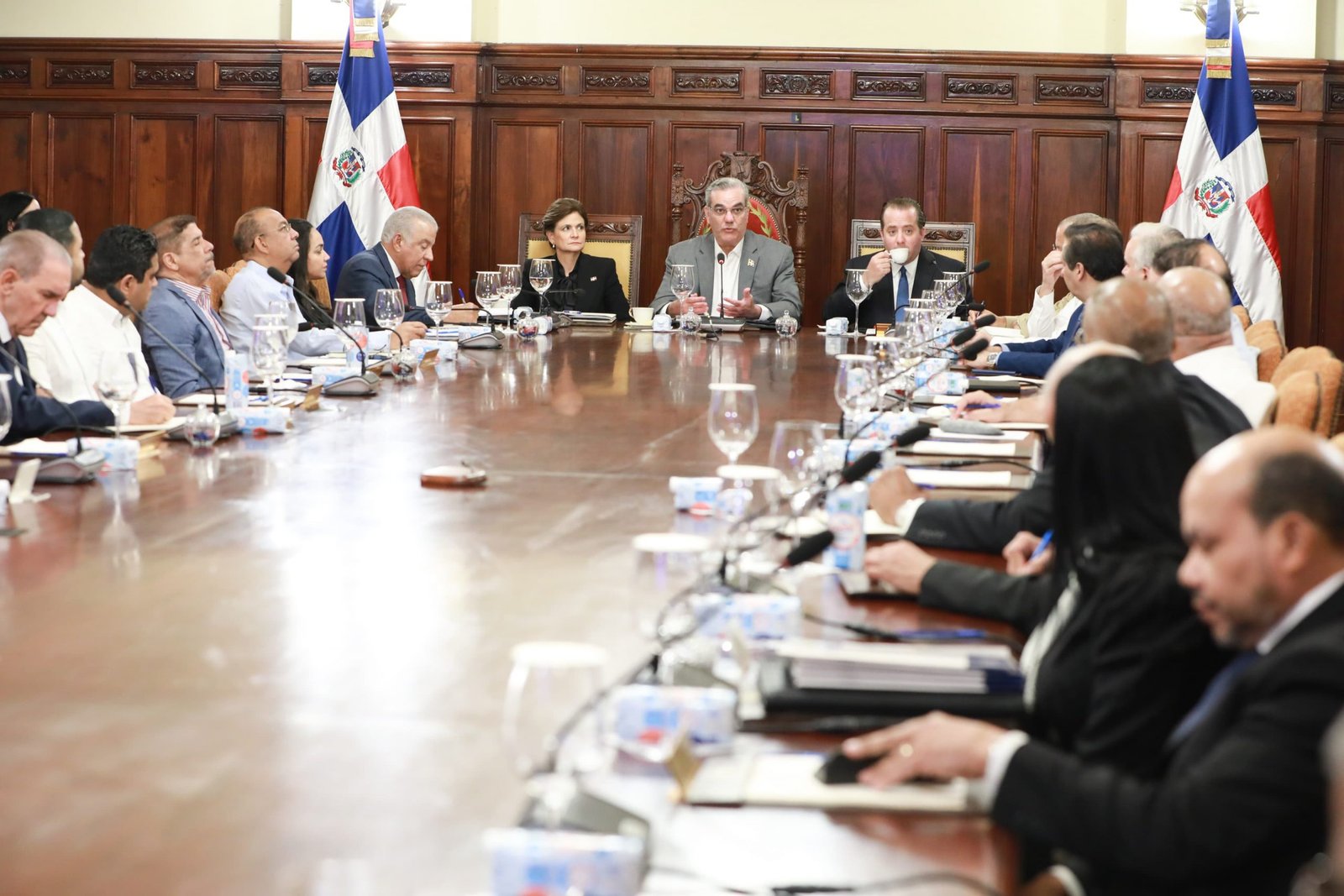 Presidente convoca Consejo de Ministros para próximo domingo