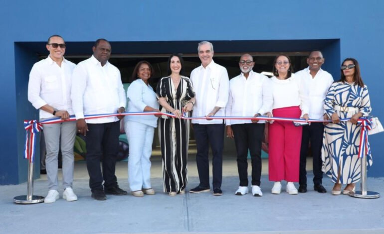 Presidente inaugura el mercado municipal Las Matas de Farfán