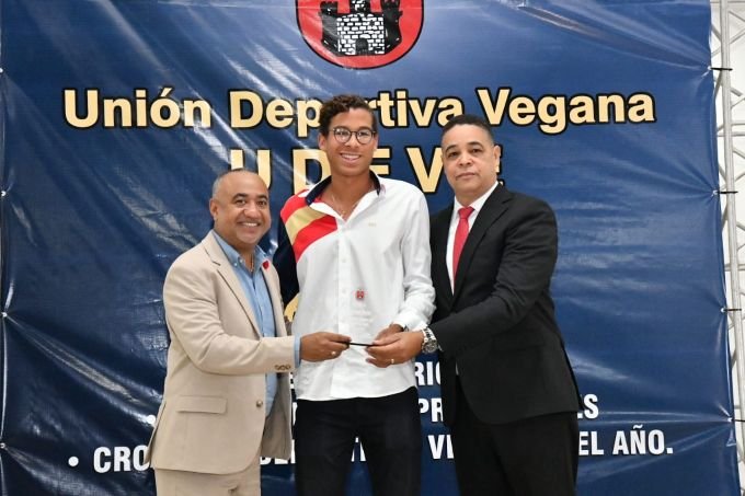 Tenista Enmanuel Muñoz es premiado Atleta del Año en LV