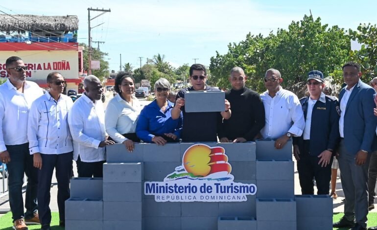 Turismo deja iniciados trabajos de mejoramiento playa en SPM