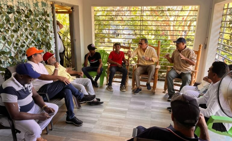 Abel comparte con dirigentes del PLD y arroceros en Dajabón