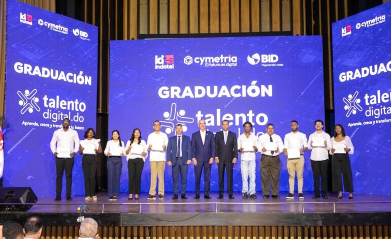 Abinader encabeza graduación 5,000 jóvenes Talento Digital