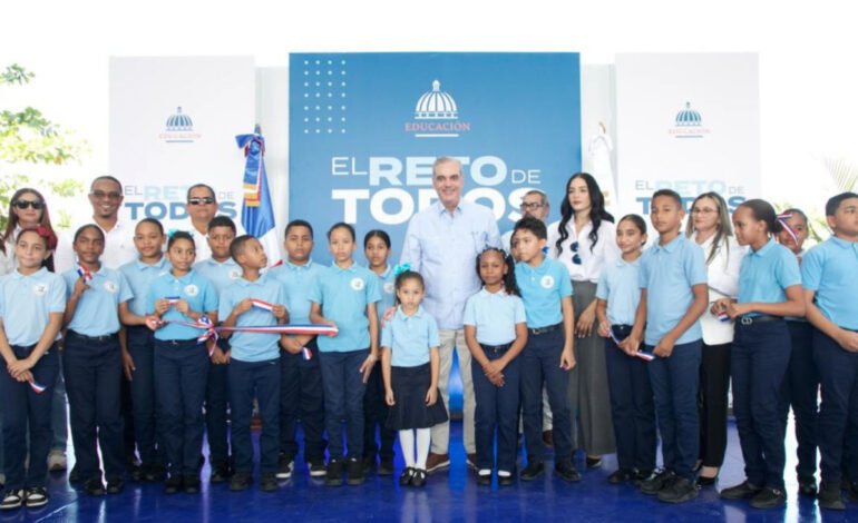 Abinader inaugura techados deportes en Villa Los Almágigos
